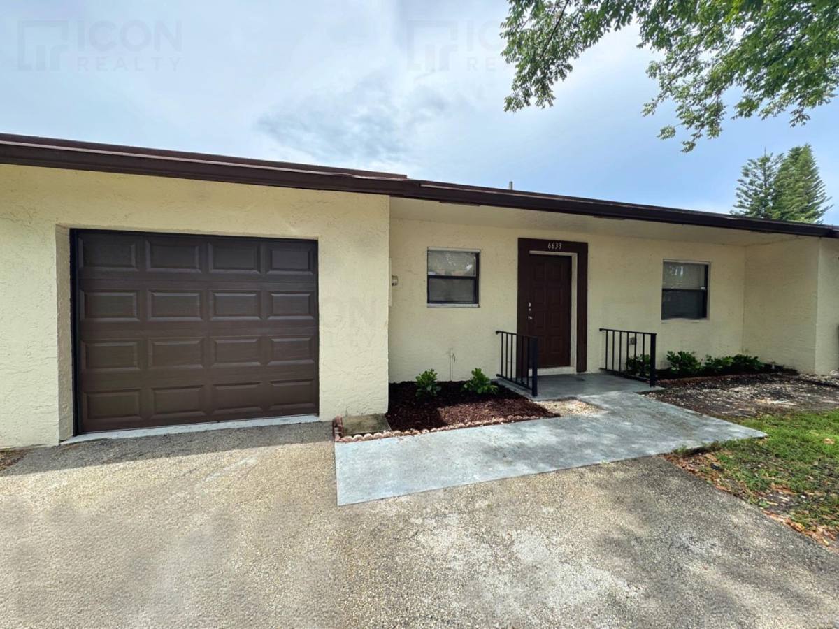 Townhouse for rent at 6633 N Parkway Dr, Pompano Beach, FL 33068
