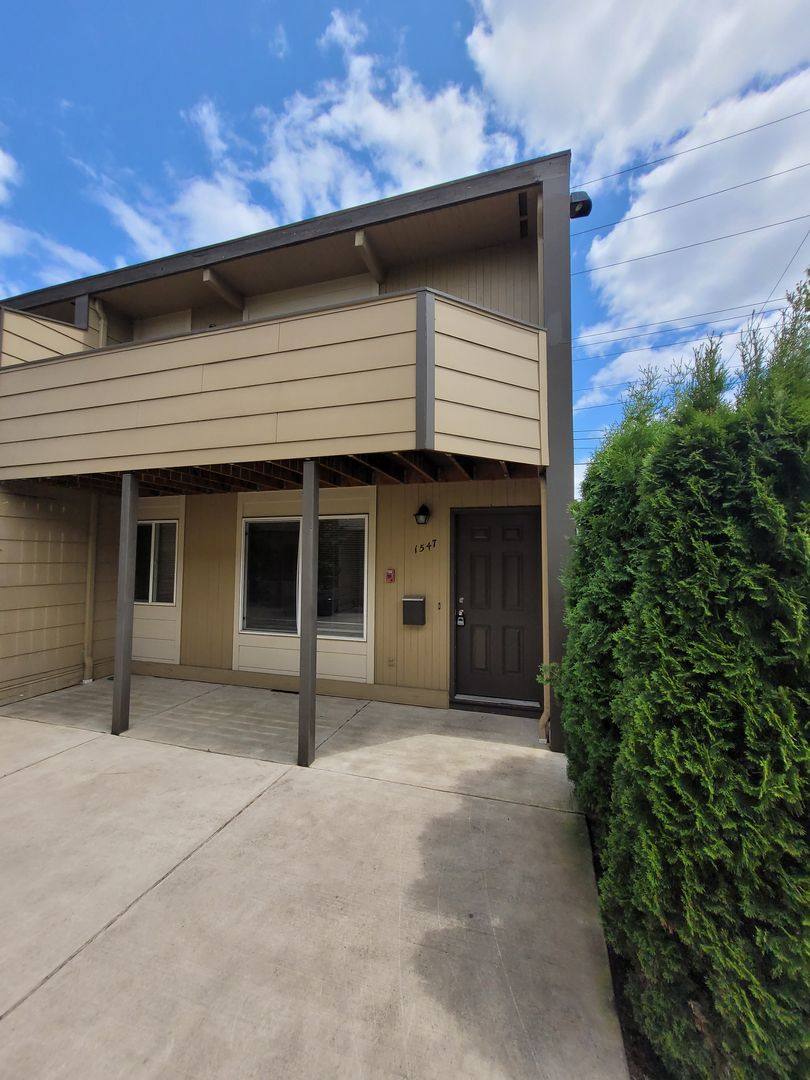 Apartment for rent at 1531 Mill St SE, Salem, OR 97301