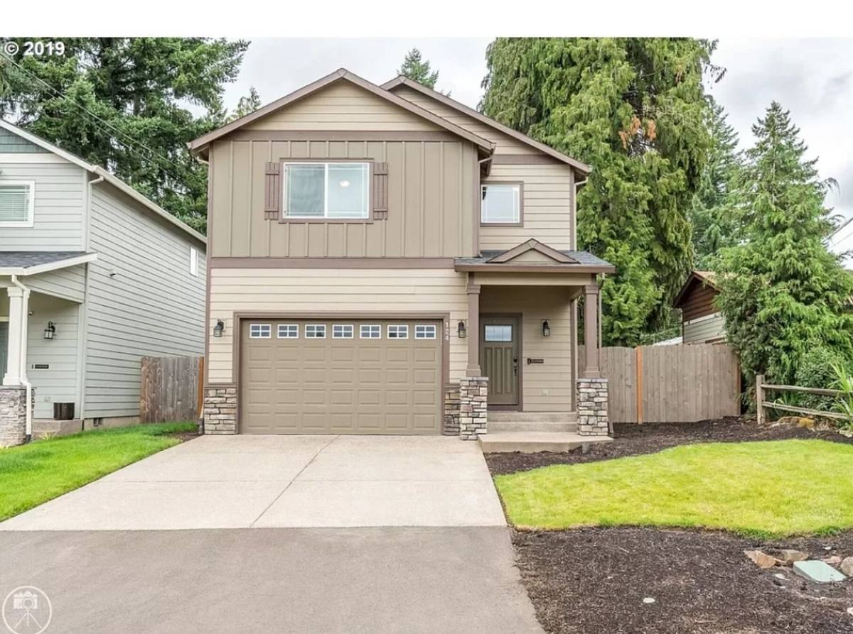 House for rent at 124 NE 24th Ave, Hillsboro, OR 97124