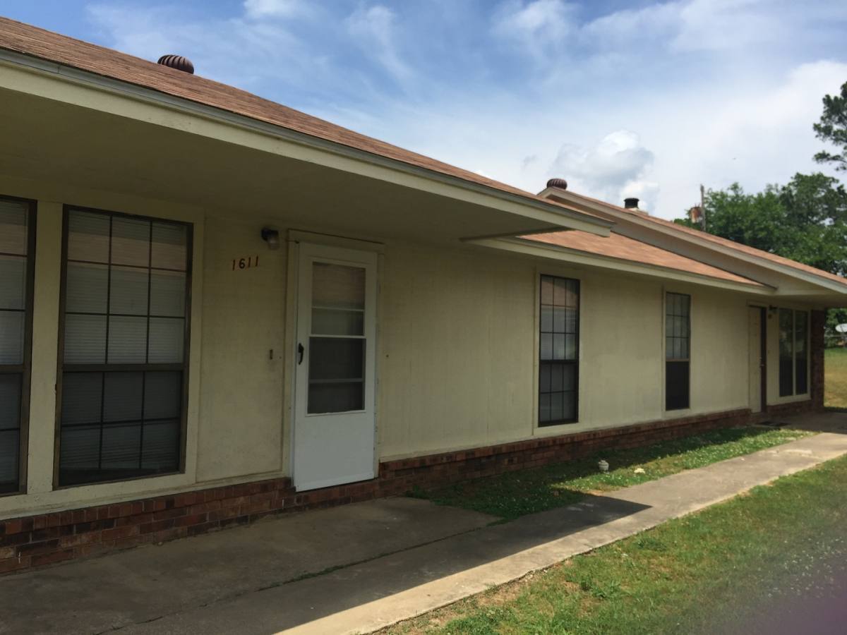 House for rent at 1611 S Z St, Fort Smith, AR 72901