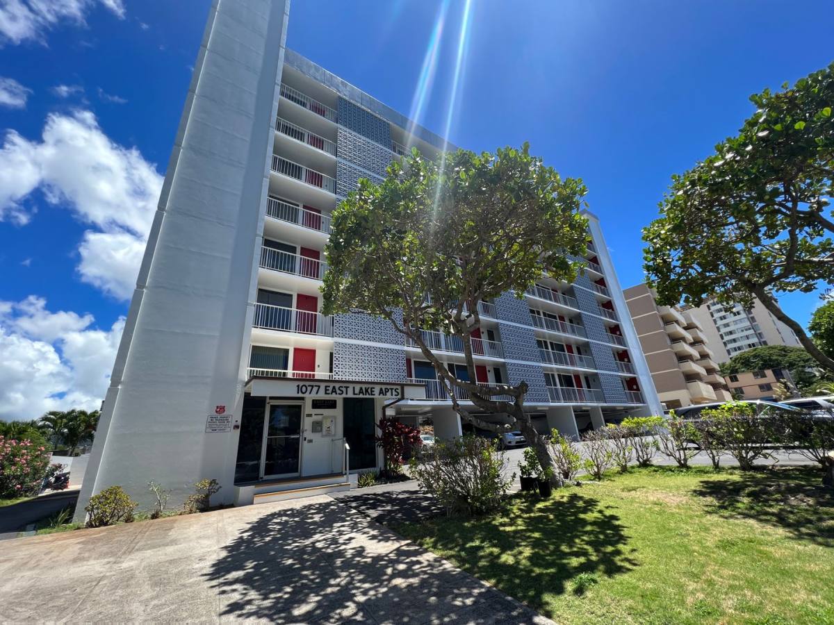 Apartment for rent at 1077 Ala Napunani St, Honolulu, HI 96818