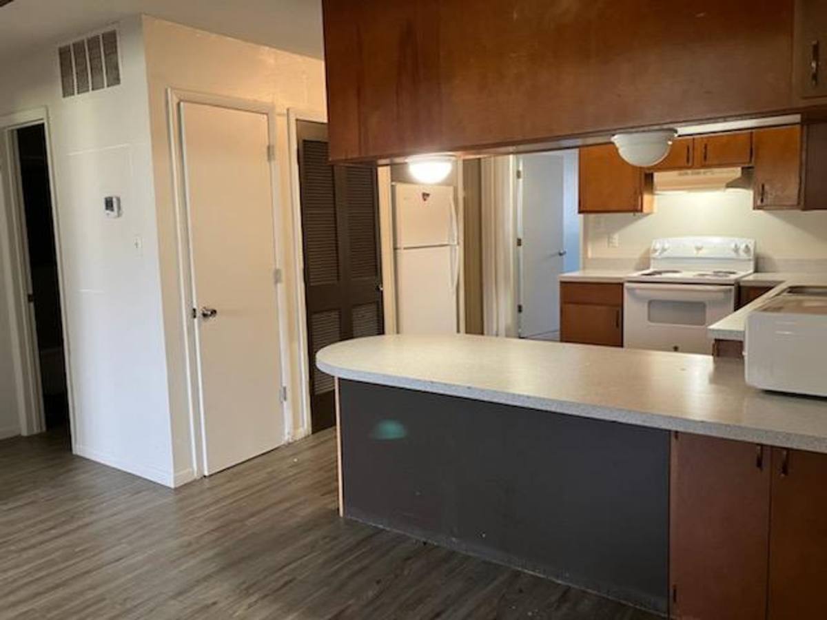 Apartment for rent at 1316 SW Western Ave, Topeka, KS 66604