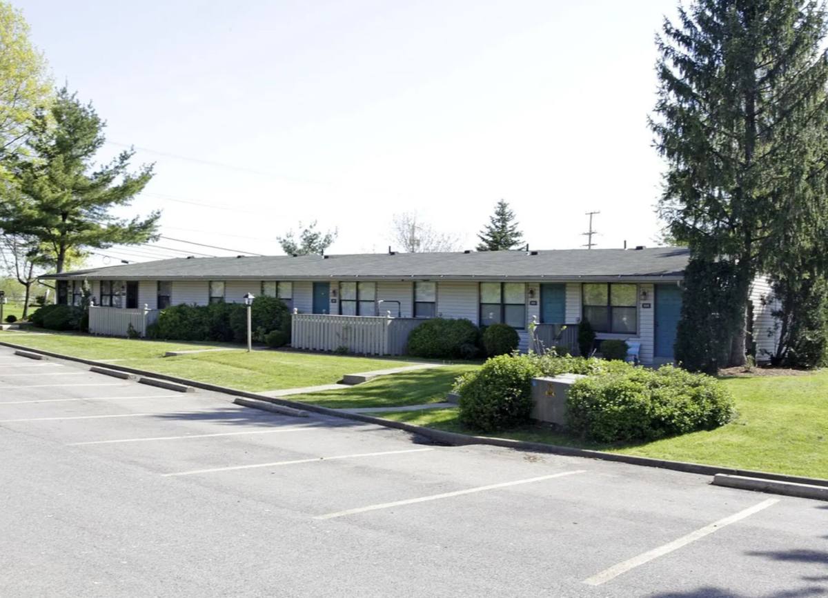 Apartment for rent at 101 Red Deer Lane, Coraopolis, PA 15108
