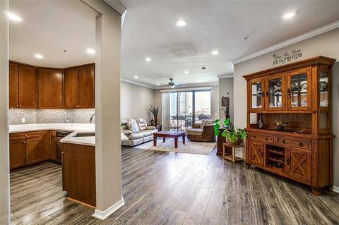 Apartment for rent at 330 E Las Colinas, Irving, TX 75039