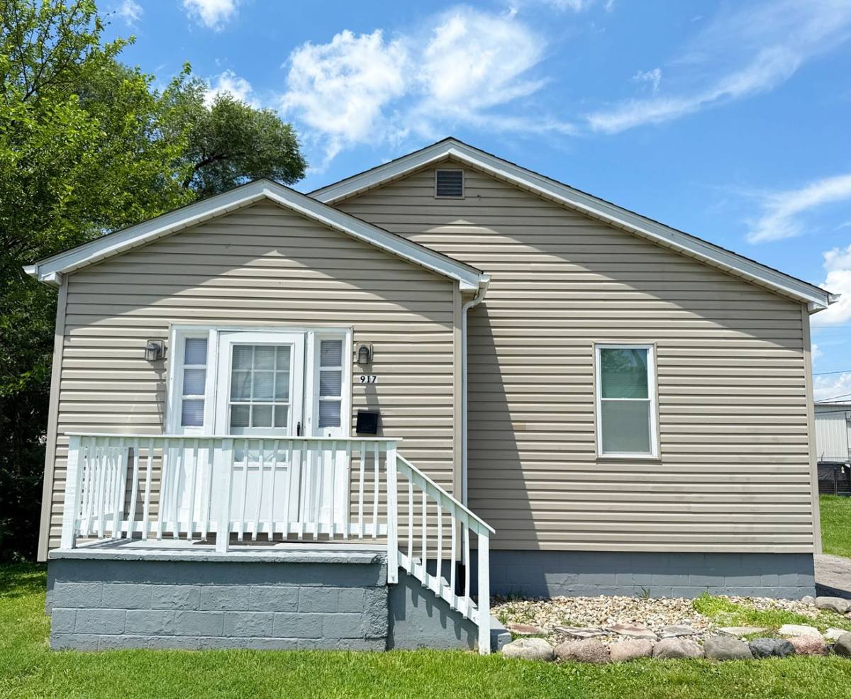 House for rent at 917 Grand Ave, Madison, IL 62060
