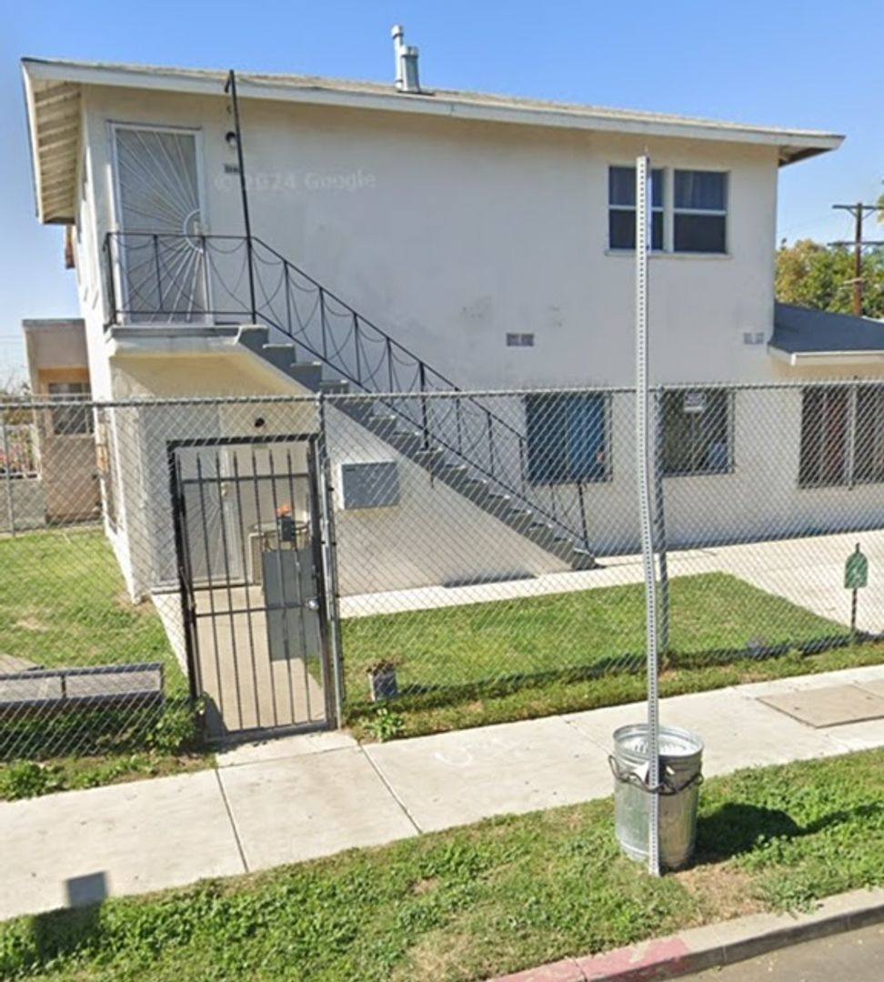 Apartment for rent at 4421 Wall St, Los Angeles, CA 90011