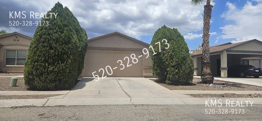 House for rent at 1724 W Rue De La Montagne, Tucson, AZ 85746