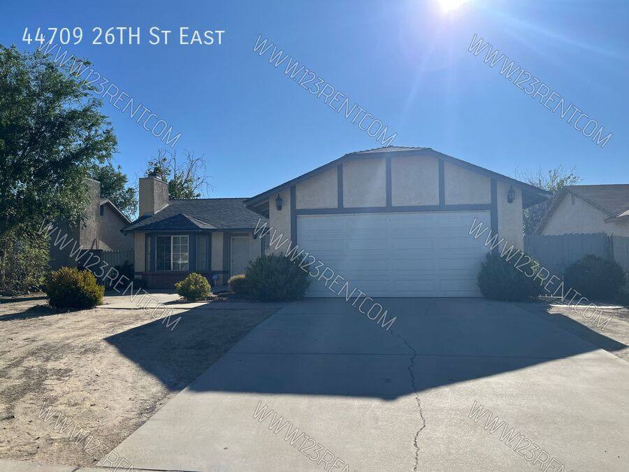 House for rent at 44709 26th St E, Lancaster, CA 93535