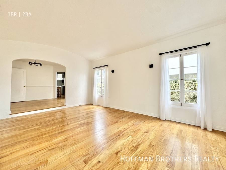 Apartment for rent at 1450 S Wooster St, Los Angeles, CA 90035
