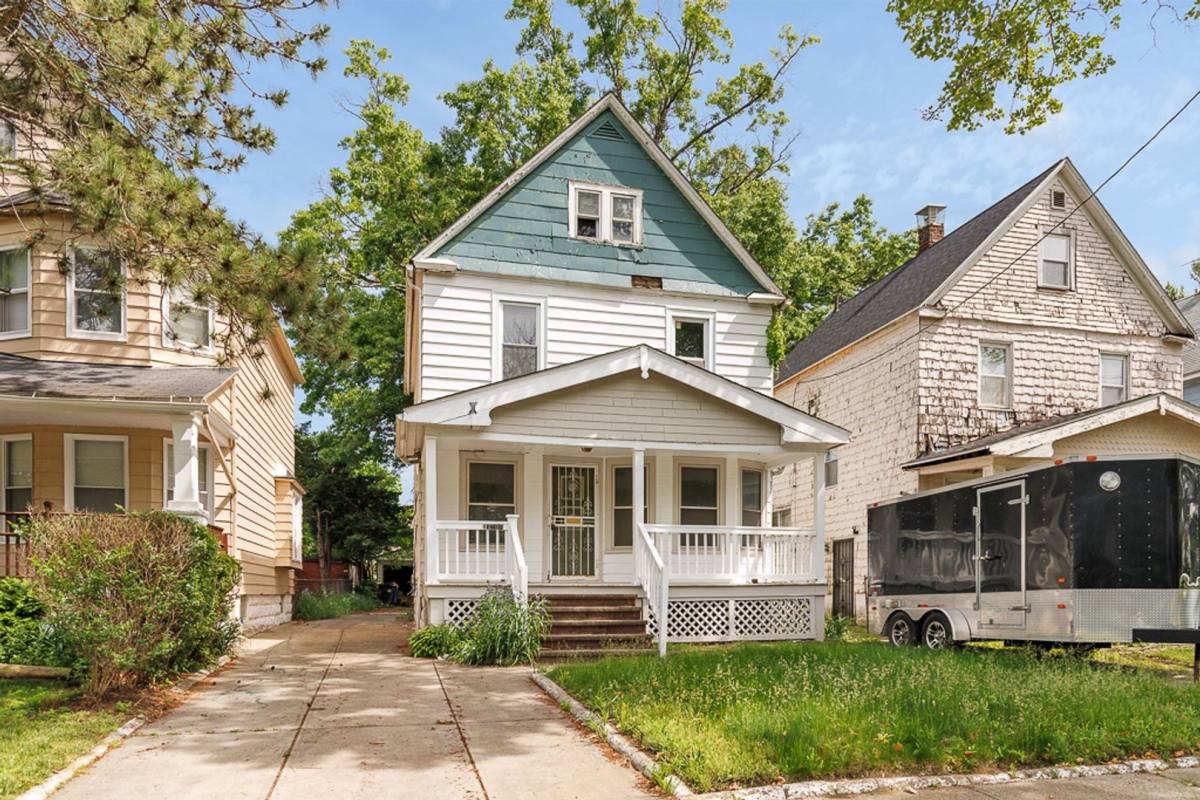 Apartment for rent at 12807 Woodside Ave, Cleveland, OH 44108
