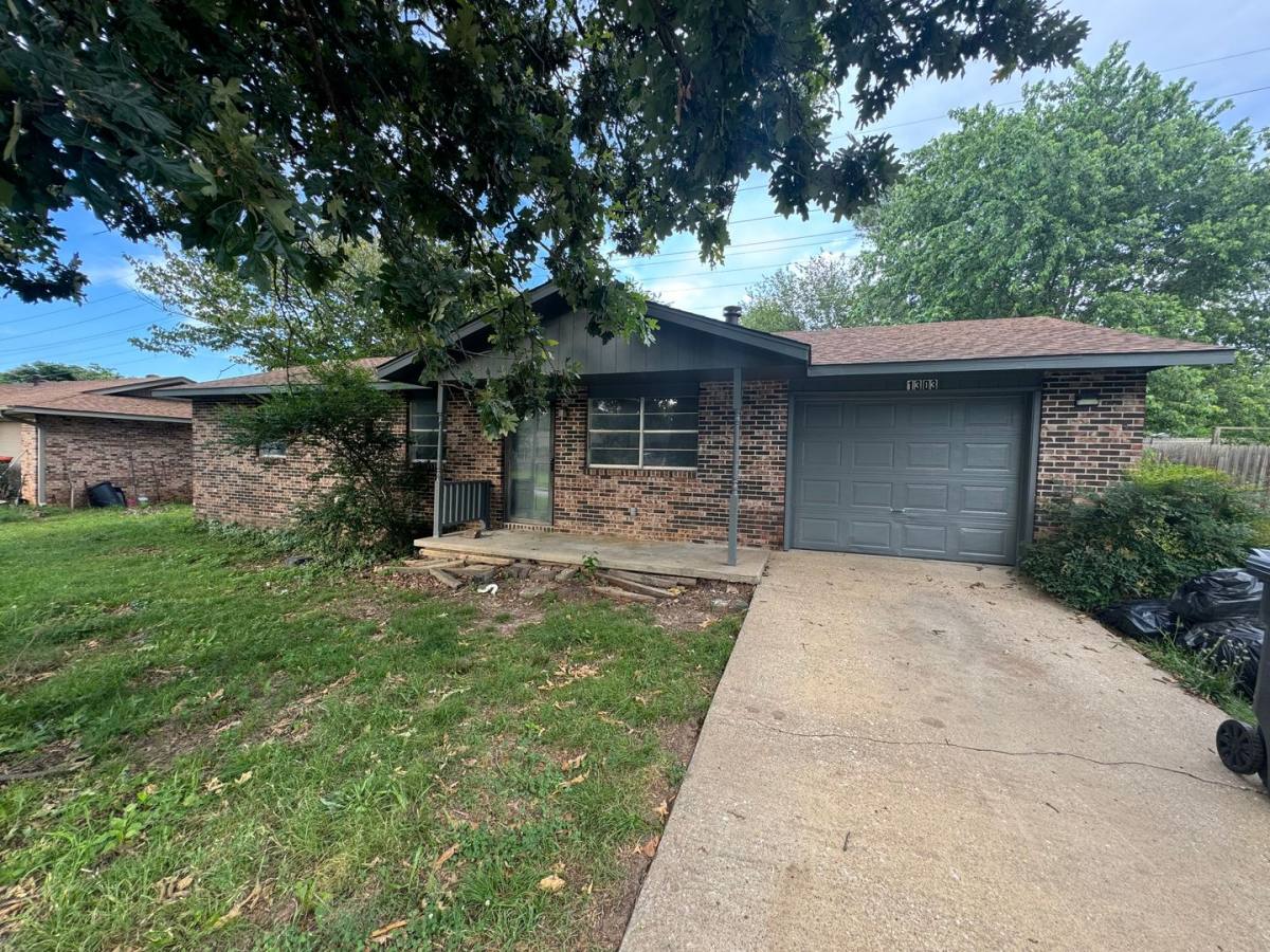House for rent at 1303 White Rd, Springdale, AR 72762