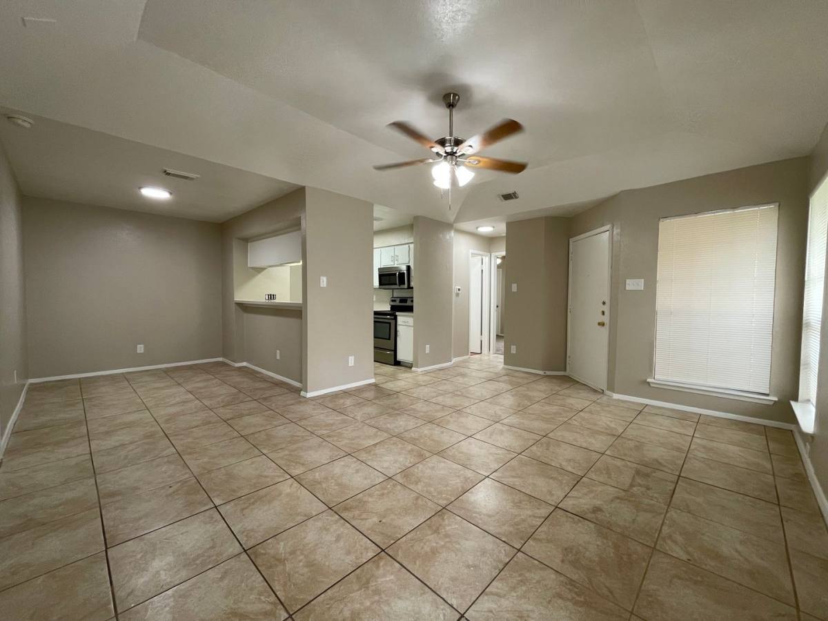 Apartment for rent at 504 E Denton Dr, Euless, TX 76039