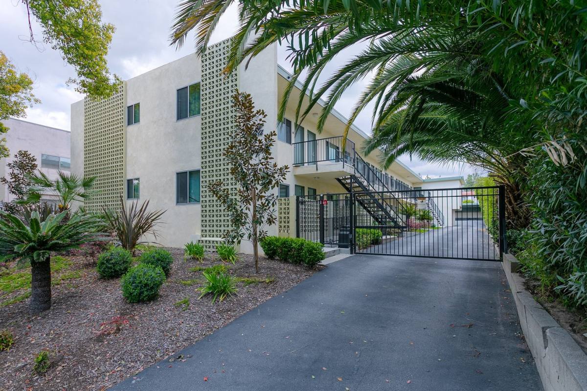 Apartment for rent at 789 E Villa St, Pasadena, CA 91101