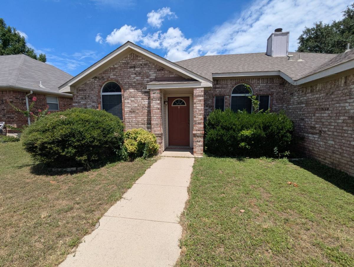 House for rent at 1078 Springhill Dr, Fort Worth, TX 76179
