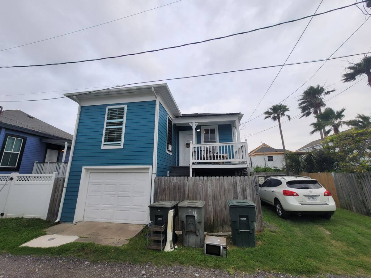 Apartment for rent at 1623 Ave N, Galveston, TX 77550