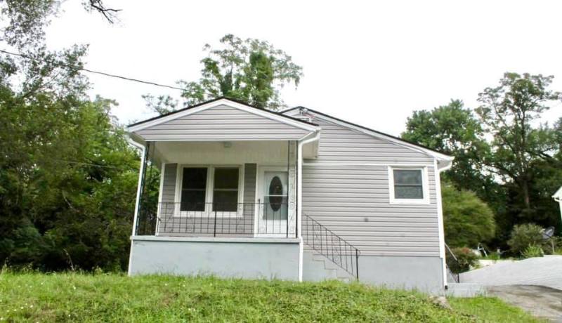 House for rent at 2318 Shull Rd NE, Roanoke, VA 24012