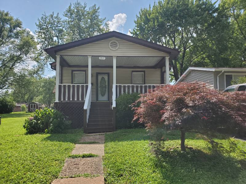 House for rent at 3345 Eminence Blvd, Saint Louis, MO 63114