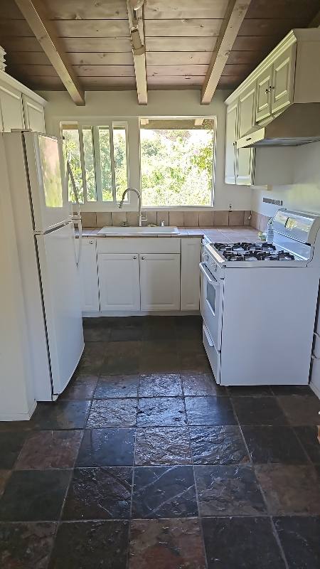 House for rent at 2188 Latimer Lane, Los Angeles, CA 90077