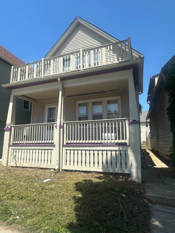 Apartment for rent at 824 E Wright St, Milwaukee, WI 53212