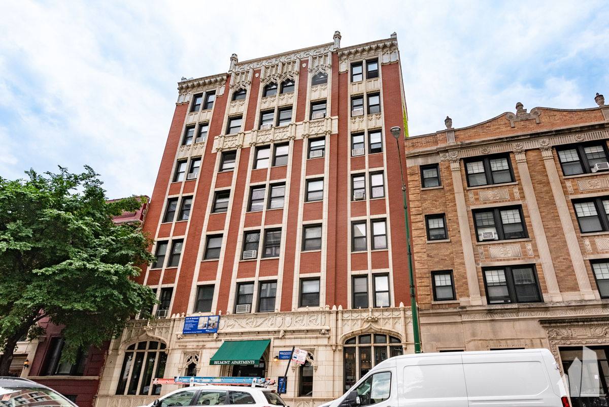 Apartment for rent at 505 W Belmont Ave #4C, Chicago, IL 60657