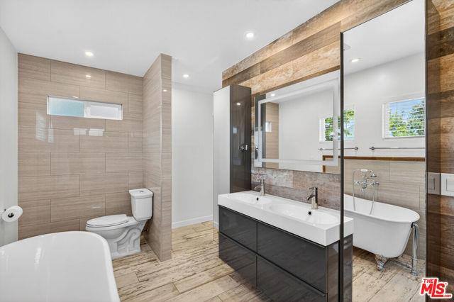 House for rent at 2121 Marine St, Santa Monica, CA 90405