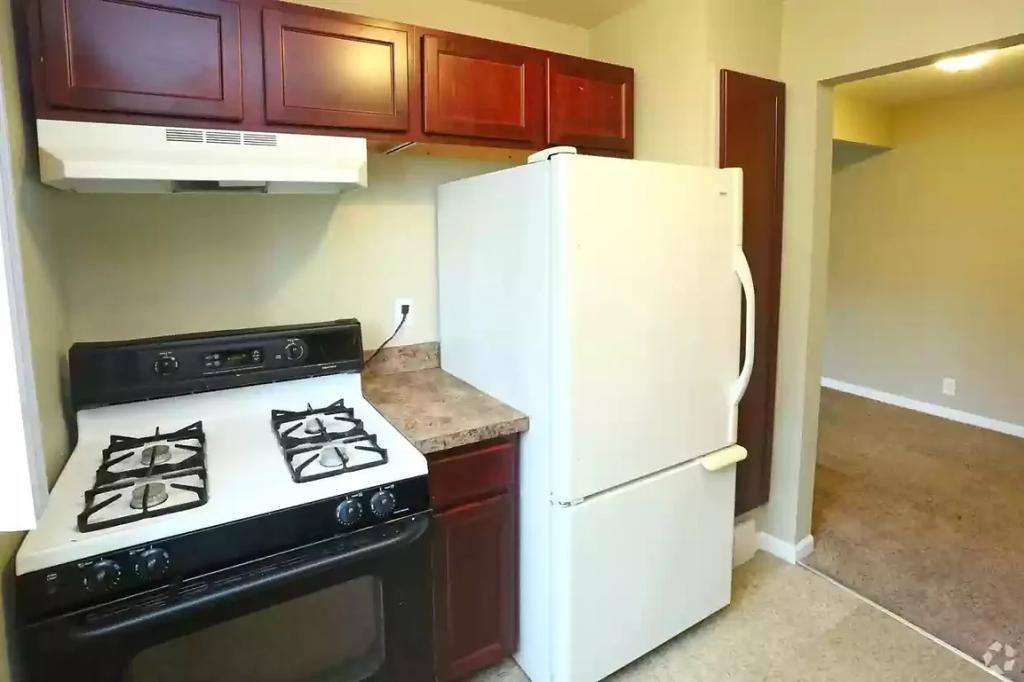 Townhouse for rent at 14021 Riverview St, Detroit, MI 48223