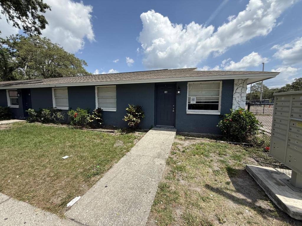 Apartment for rent at 11734 N 15th St, Tampa, FL 33612