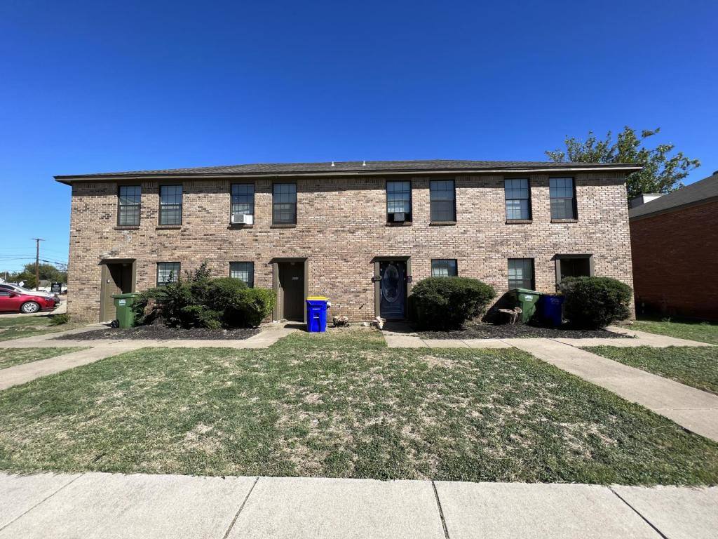 Apartment for rent at 101 S Las Vegas Trail, Fort Worth, TX 76108
