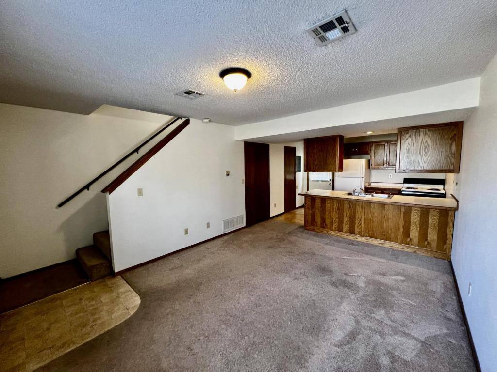 Townhouse for rent at 215 W Hudson St, Pittsburg, KS 66762