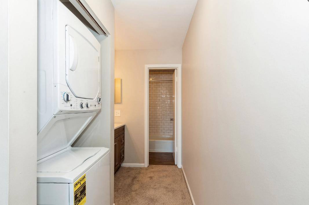 Apartment for rent at Huntington Condos, 20 S Naper Blvd, Naperville, IL 60540