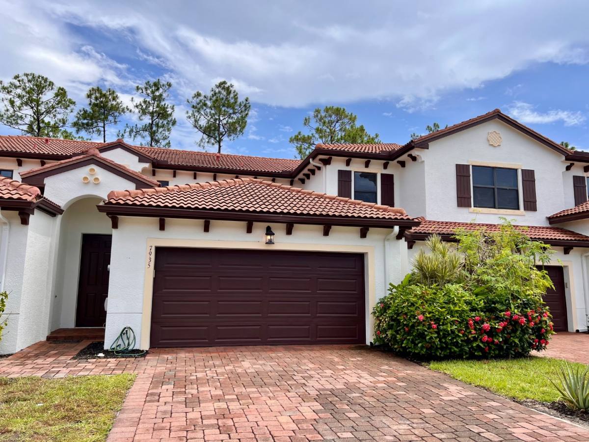 Townhouse for rent at 7935 Bristol Circle, Naples, FL 34120