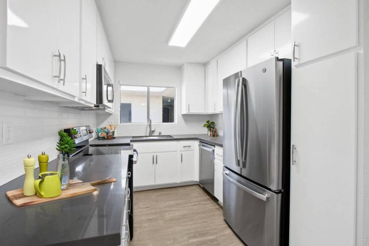 Apartment for rent at Palm Capri, 521 E Palm Ave, Burbank, CA 91501
