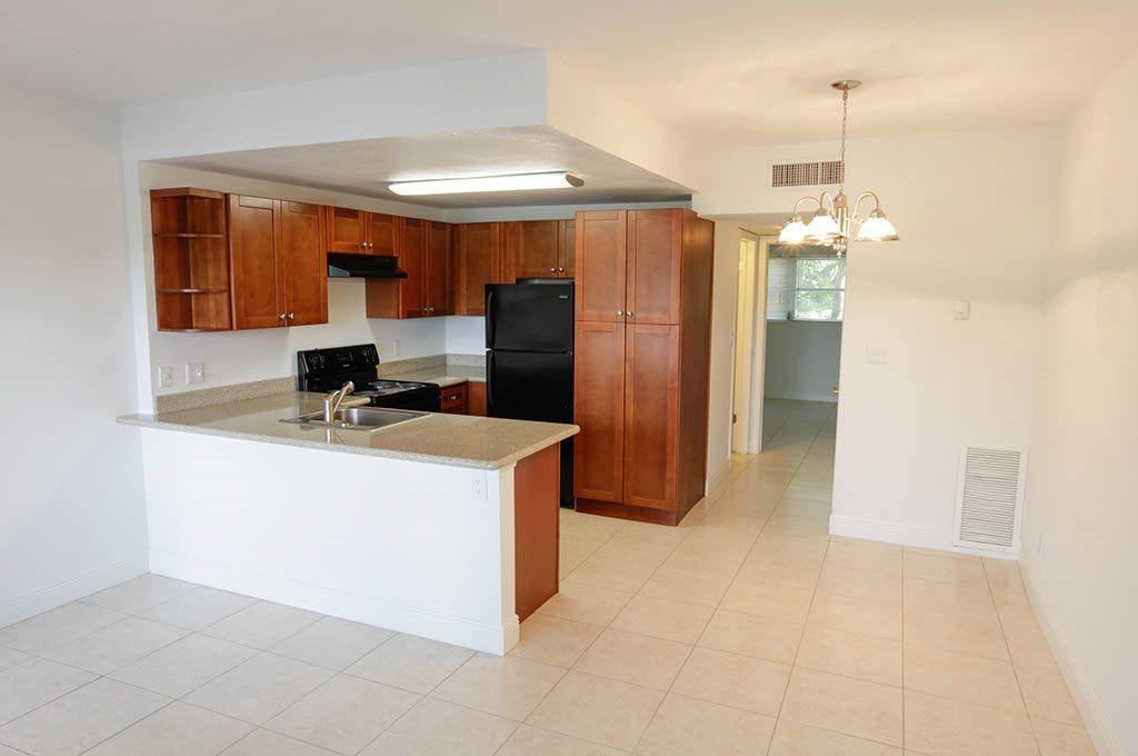 Apartment for rent at 373 NW 4th Diagonal, Boca Raton, FL 33432