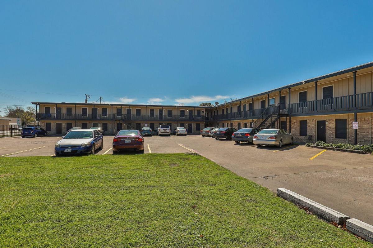 Apartment for rent at 729 5th Ave N, Texas City, TX 77590