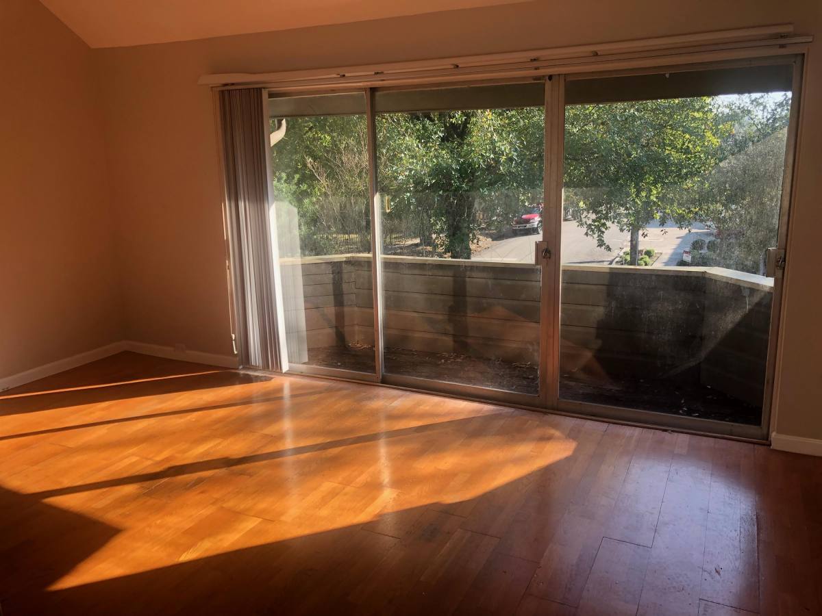 House for rent at 406 Hawthorne, Houston, TX 77006