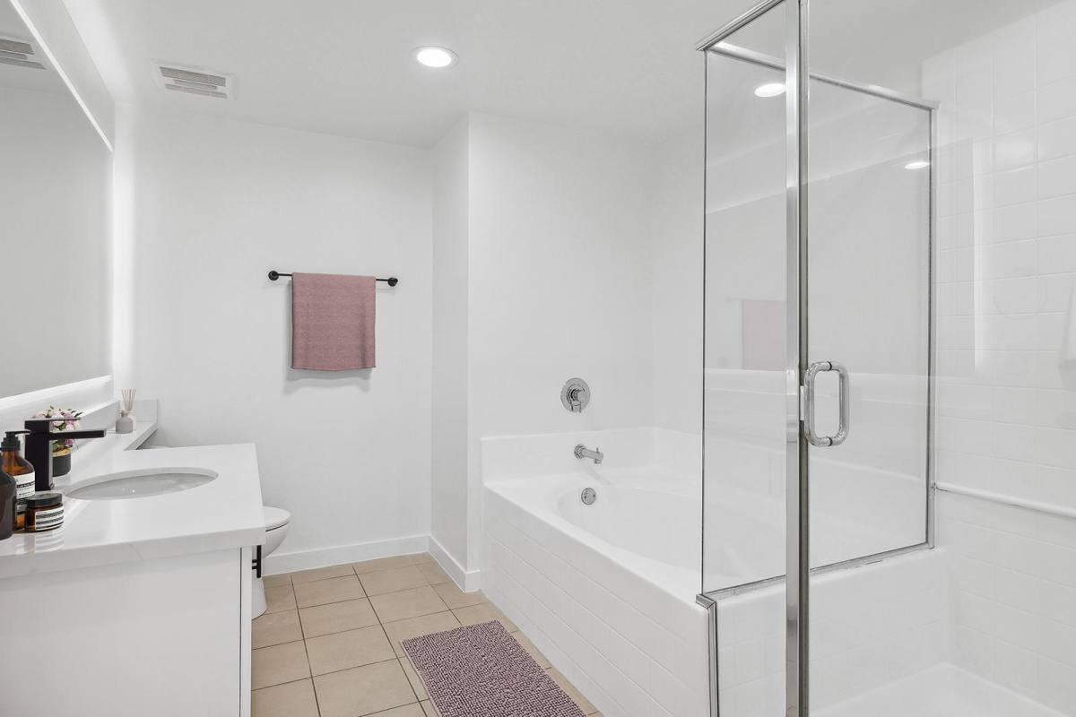 Apartment for rent at 1548 6th St, Santa Monica, CA 90401
