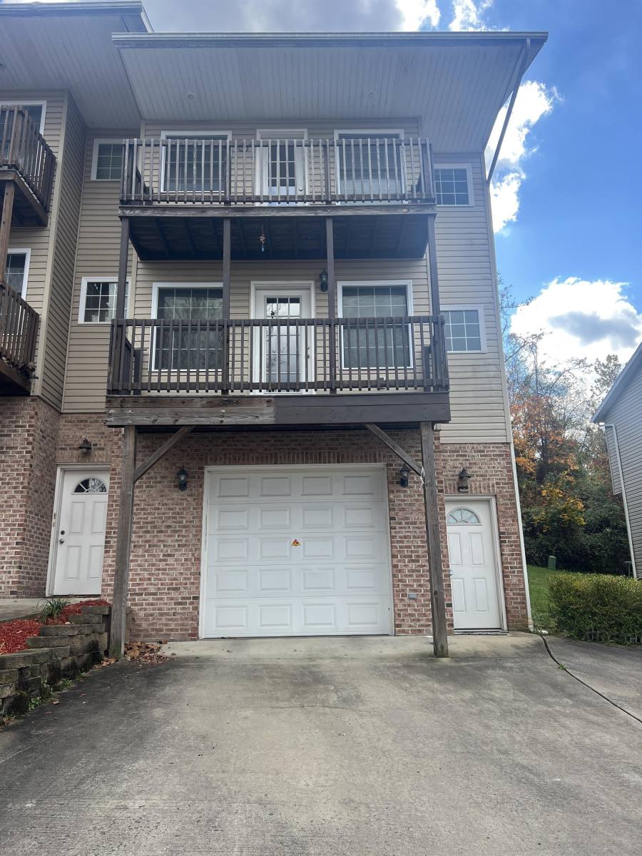 Townhouse for rent at 794 Alpine St #1, Morgantown, WV 26505