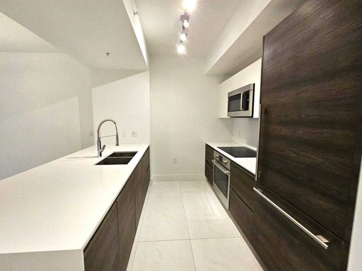 Apartment for rent at 301 Altara Ave #522, Miami, FL 33146