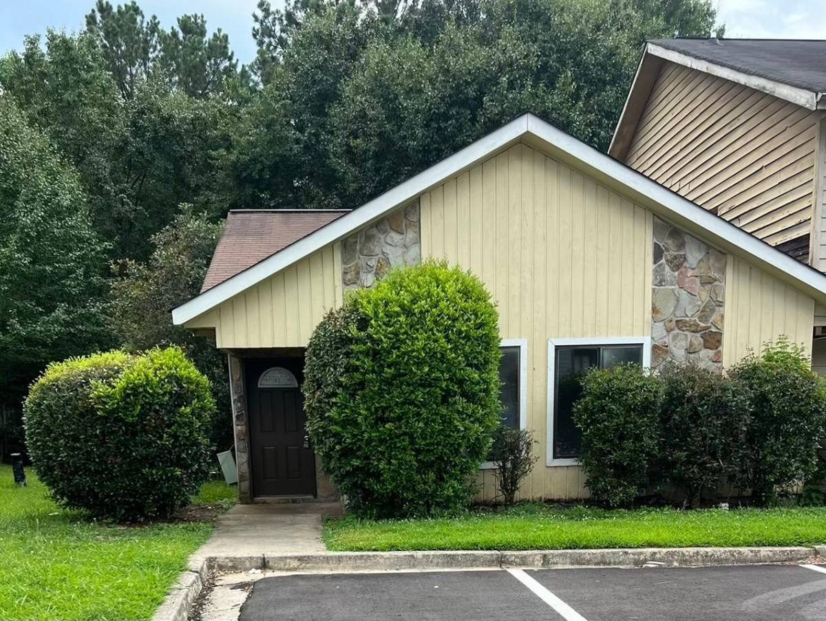 Townhouse for rent at Wellington Manor, 5928 Trent Jones Way #1, Lithonia, GA 30038