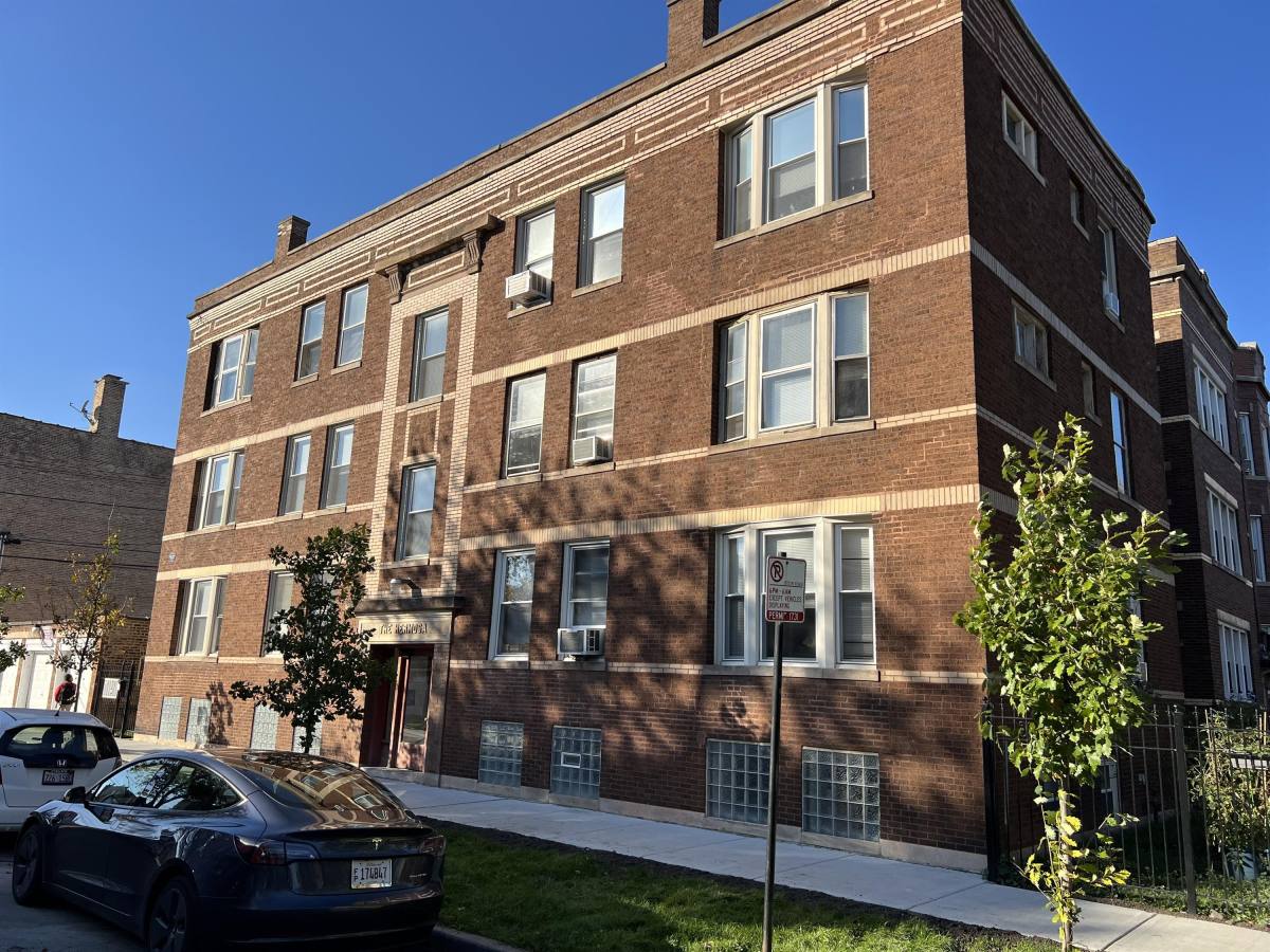 House for rent at 4040 W Dickens Ave #GE, Chicago, IL 60639