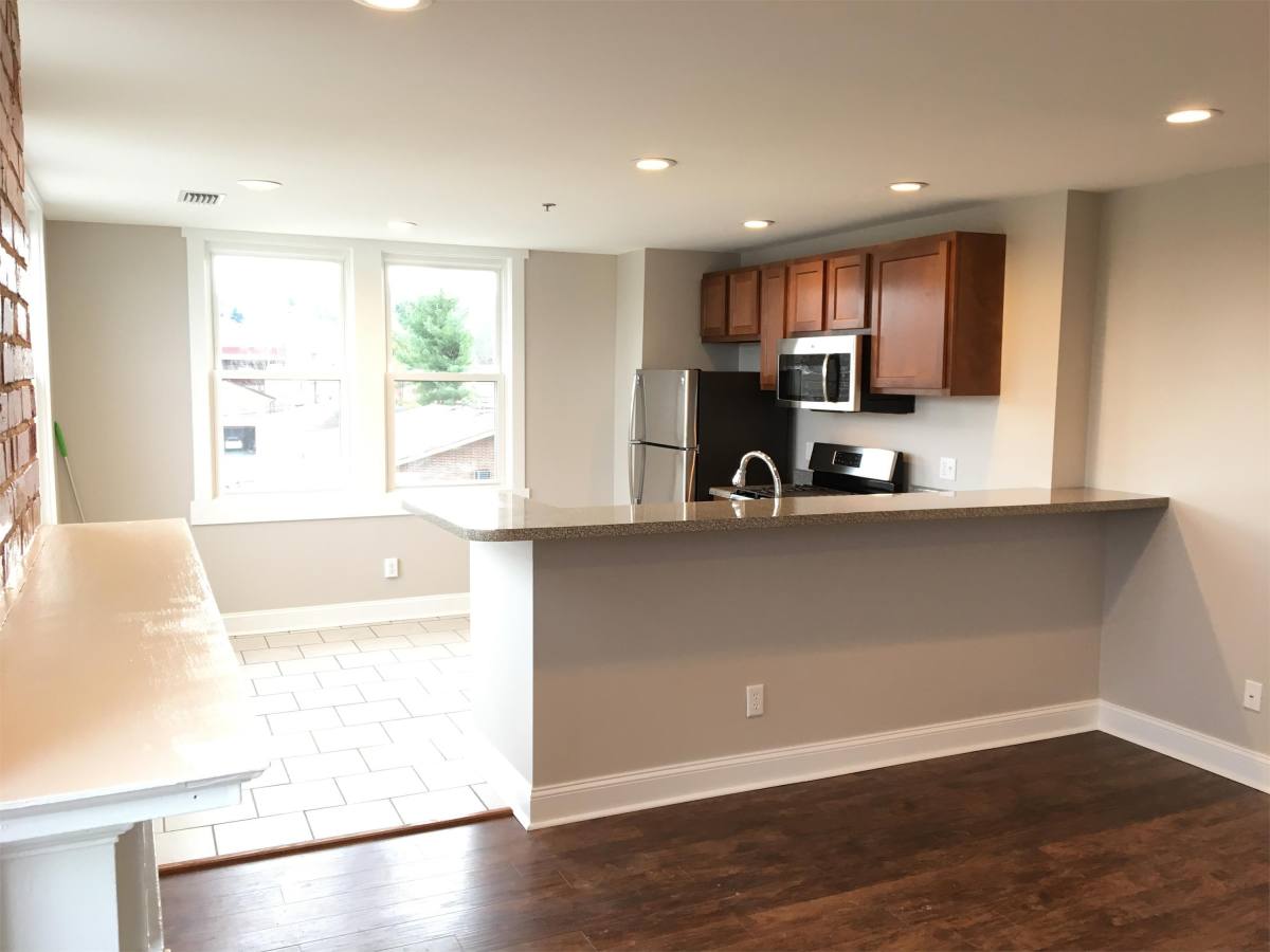 Apartment for rent at 932 9th Ave, Huntington, WV 25701
