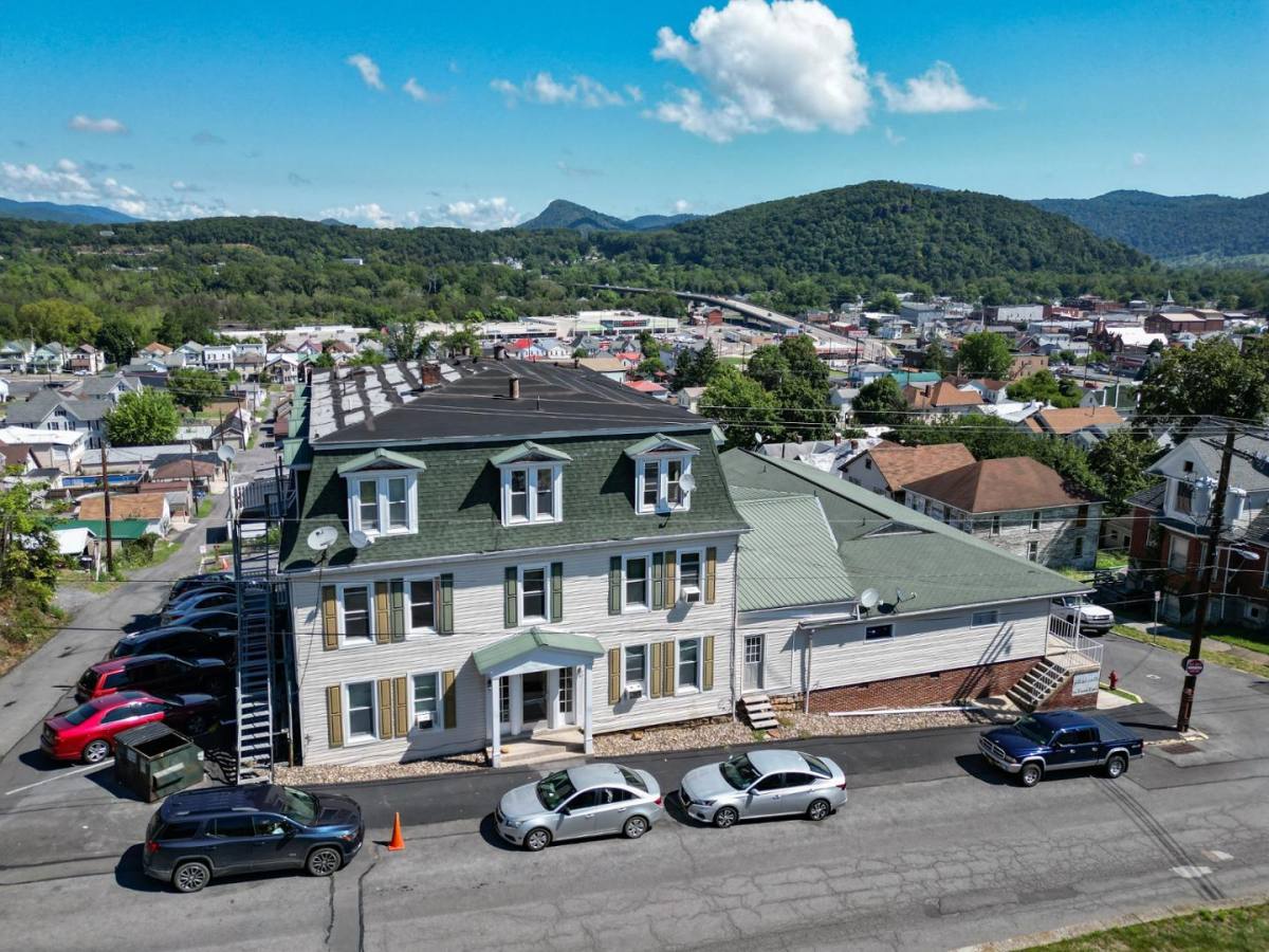 Apartment for rent at 108 Fort Ave, Keyser, WV 26726