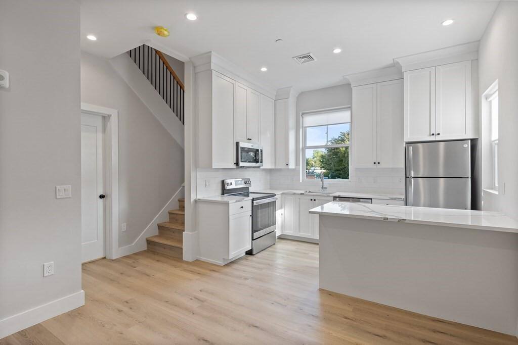 Townhouse for rent at 186 Bedford St, Lexington, MA 02420