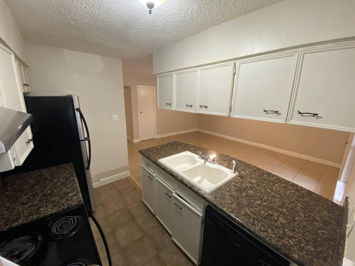 Apartment for rent at 710 Colquitt, Houston, TX 77006