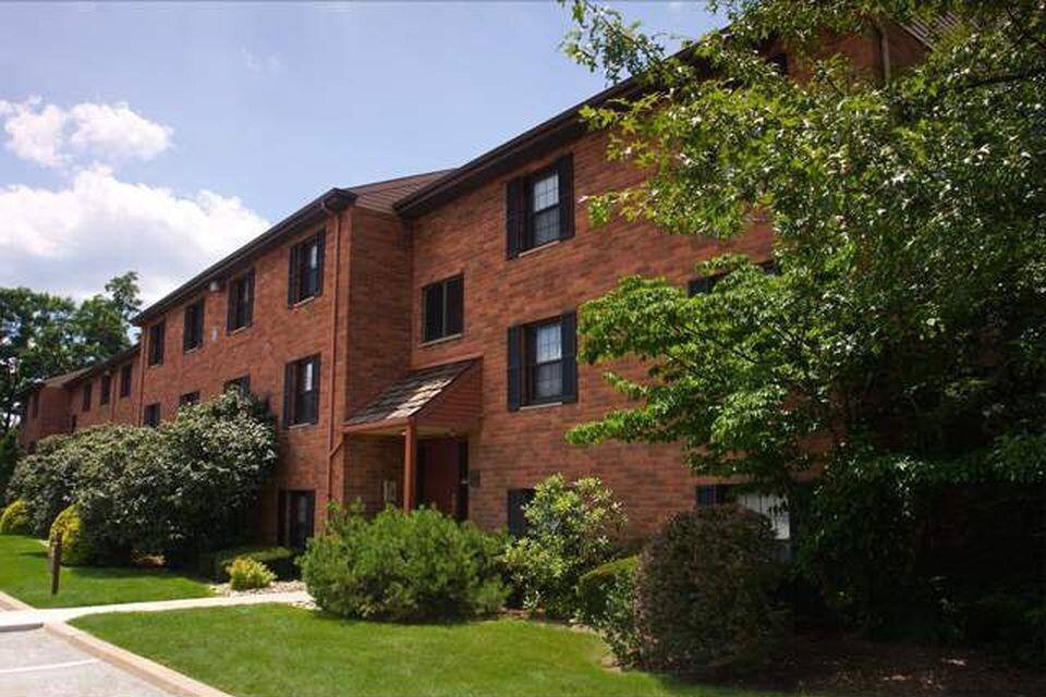Apartment for rent at Beacon Hill Gardens Condominiums, 1501-1535 Fairmont St, Pittsburgh, PA 15221