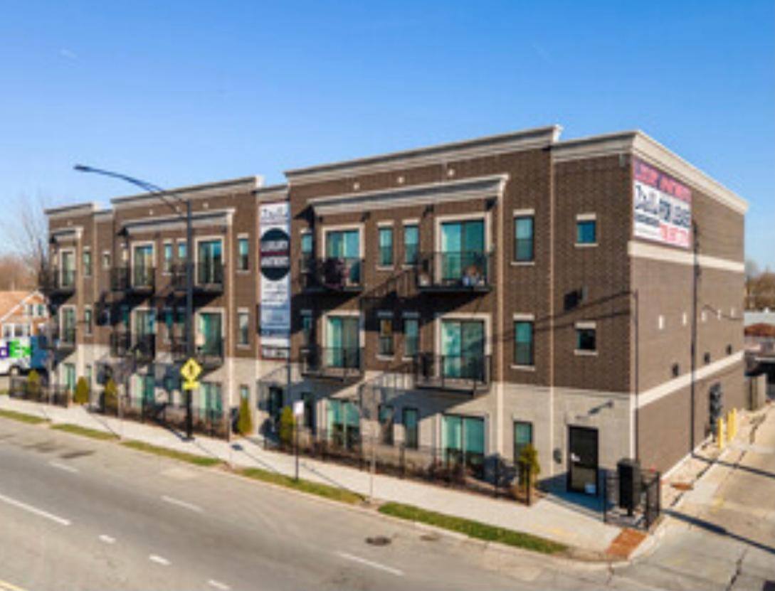 Apartment for rent at 4015-23 N Narragansett, Chicago, IL 60634