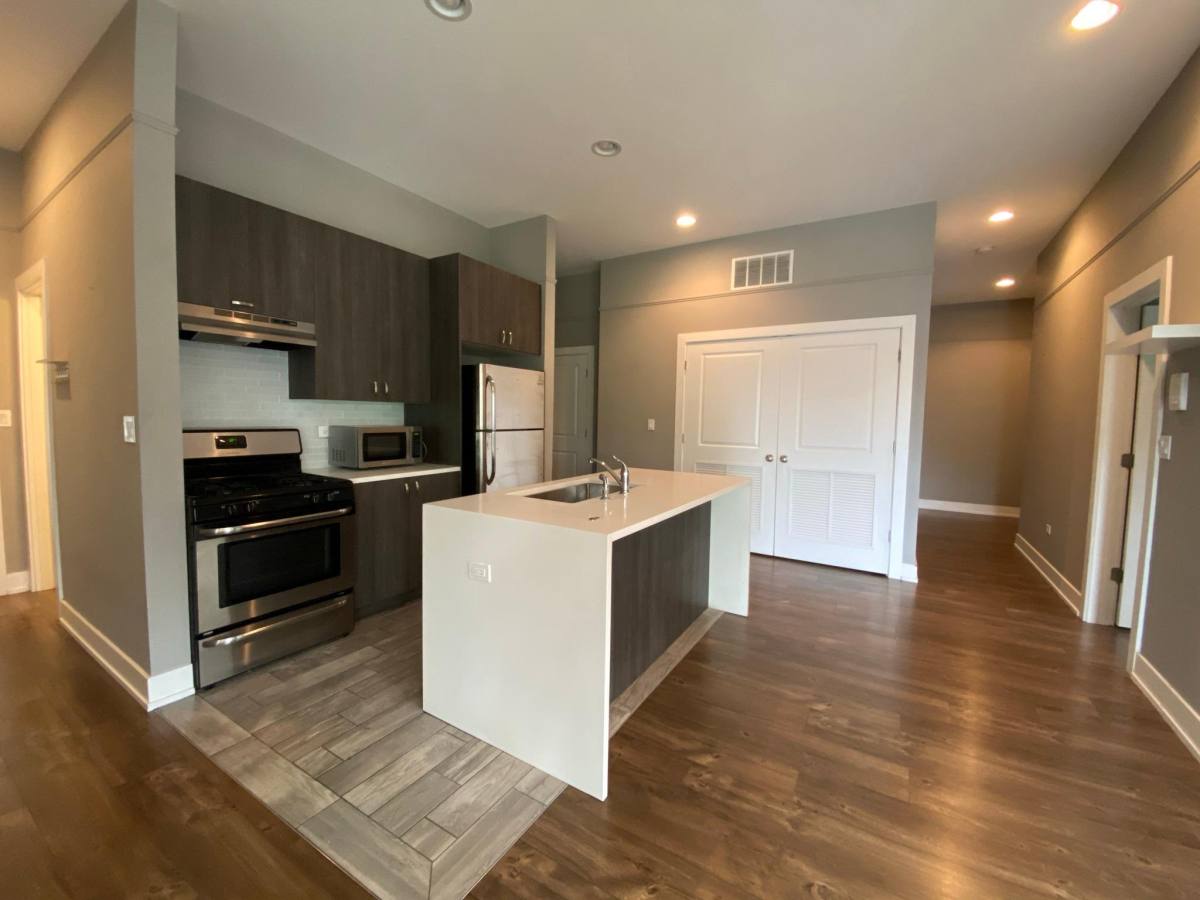 Townhouse for rent at 5911 N NW Highway 204, Chicago, IL 60631