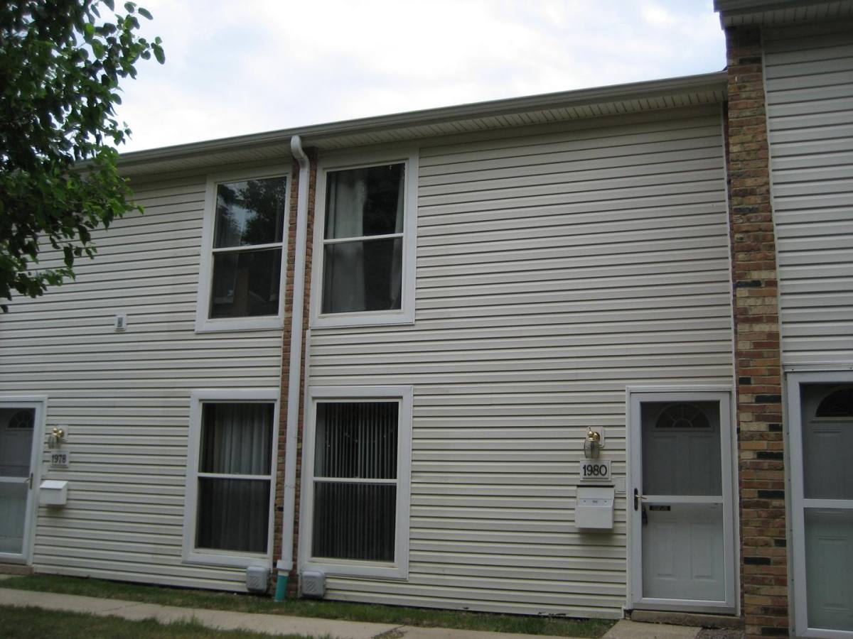 Townhouse for rent at 1980 Huntington Blvd, Hoffman Estates, IL 60169