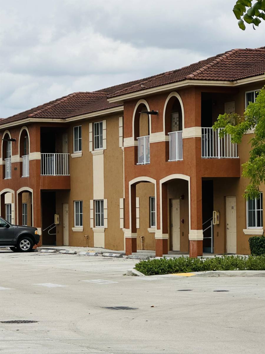 Townhouse for rent at 18120 NW 59th Ave #206, Hialeah, FL 33015