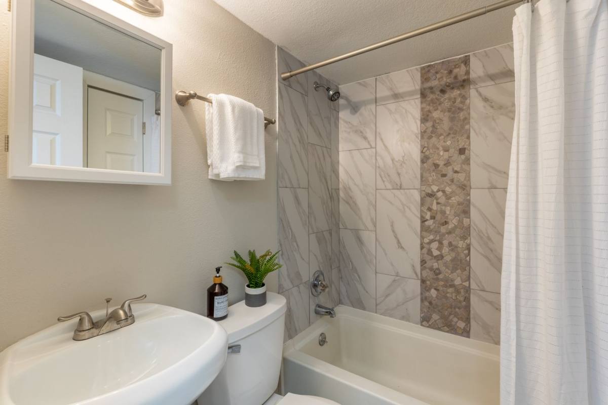 Apartment for rent at 3708 SE 14th St, Des Moines, IA 50320